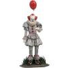 Pennywise (It chapter two) Gallery diorama in doos Diamond Select